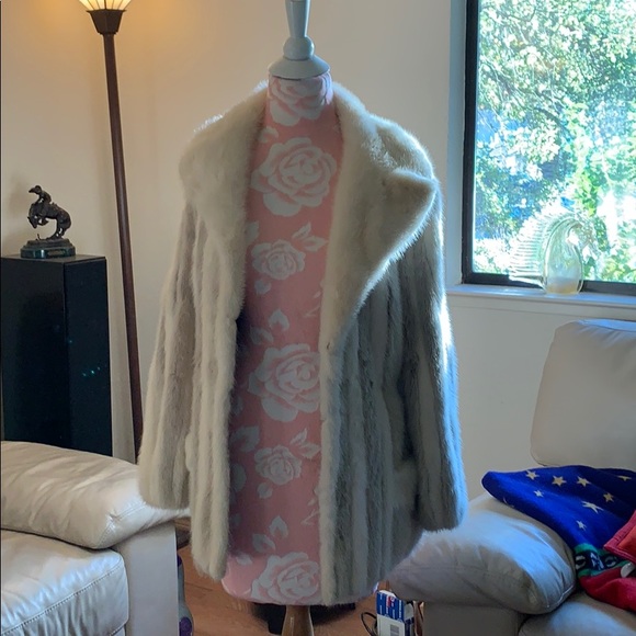 Gorgeous White Mink Jacket! - Picture 2 of 7